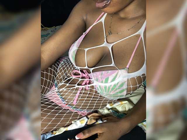Slimzyy live cam on BongaCams