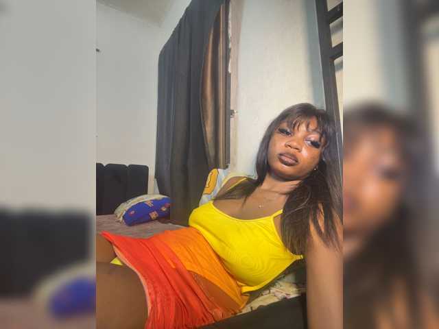 Slimzyy live cam on BongaCams