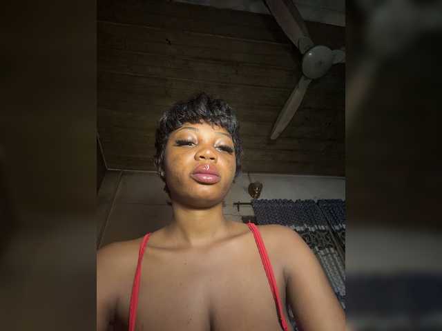 Slimzyy live cam on BongaCams