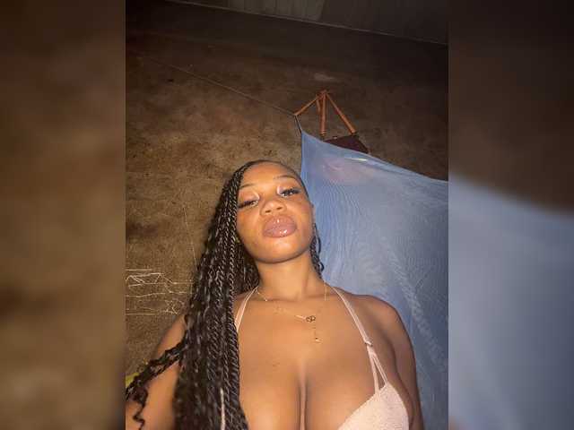 Slimzyy live cam on BongaCams