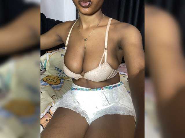 Slimzyy live cam on BongaCams