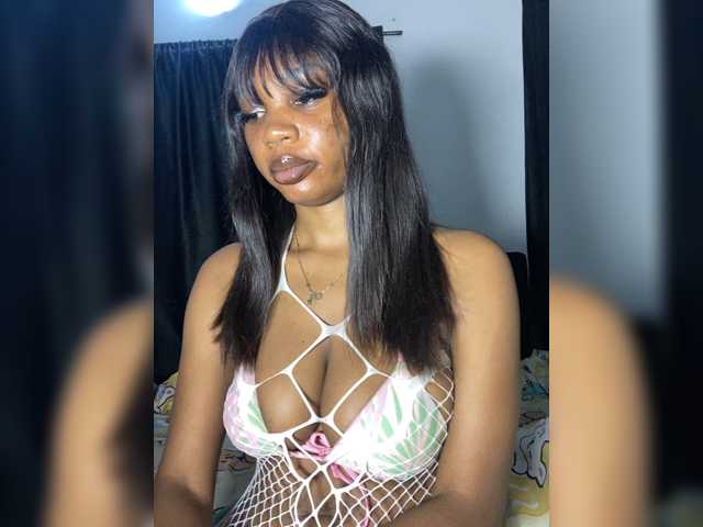 Slimzyy live cam on BongaCams