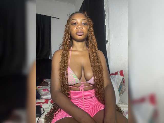 Slimzyy live cam on BongaCams