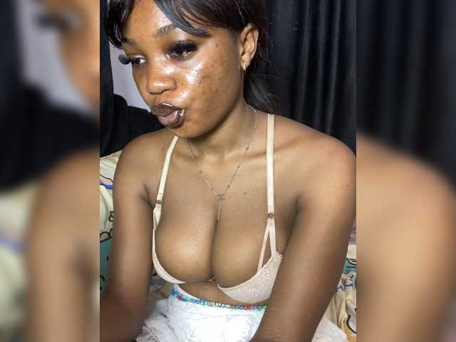 Slimzyy live cam on BongaCams