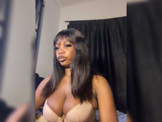 Slimzyy live cam on BongaCams