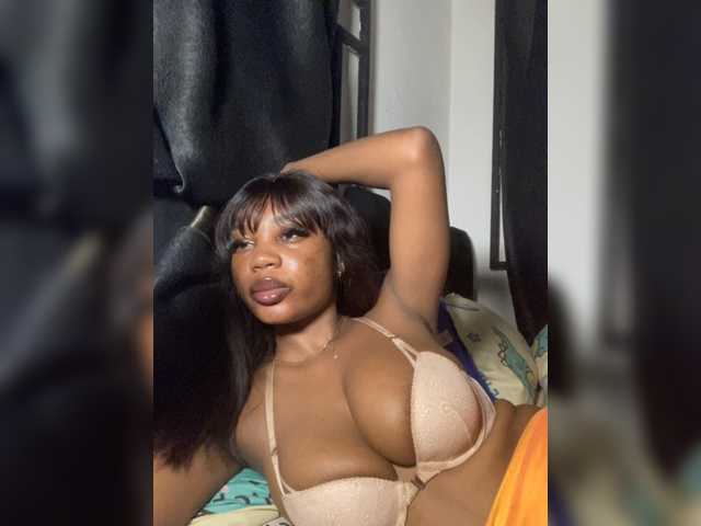 Slimzyy live cam on BongaCams
