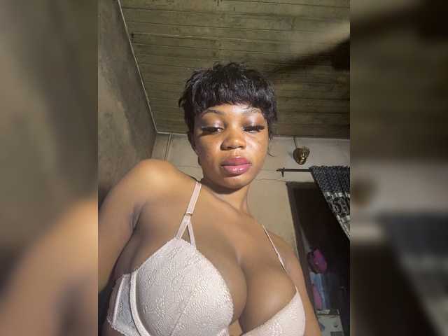 Slimzyy live cam on BongaCams