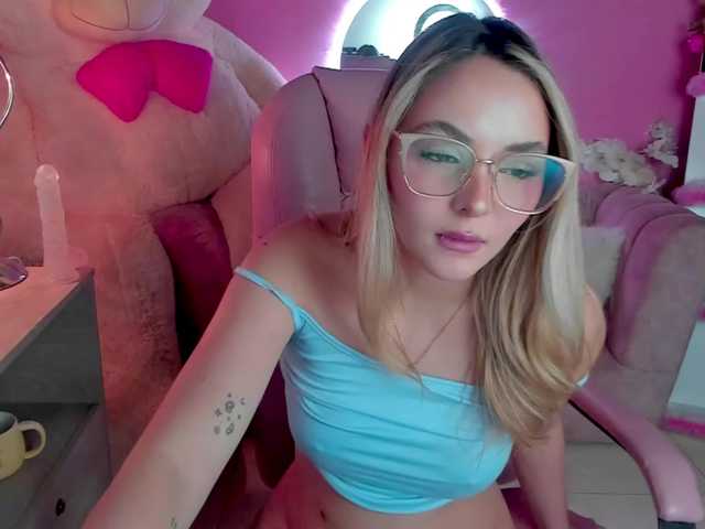 Alliesmith live cam on BongaCams