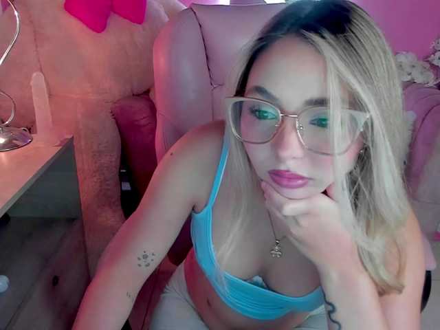 Alliesmith live cam on BongaCams