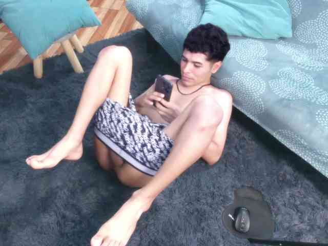 godiegogo-latinboy godiegogo-latinboy