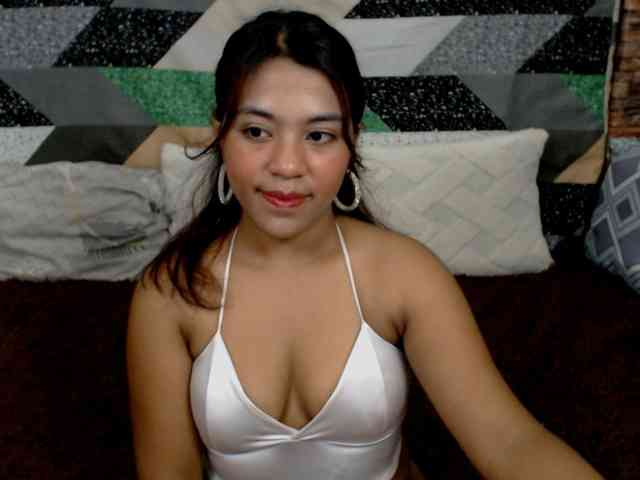 Lynskaye's cam show statistics and live stream