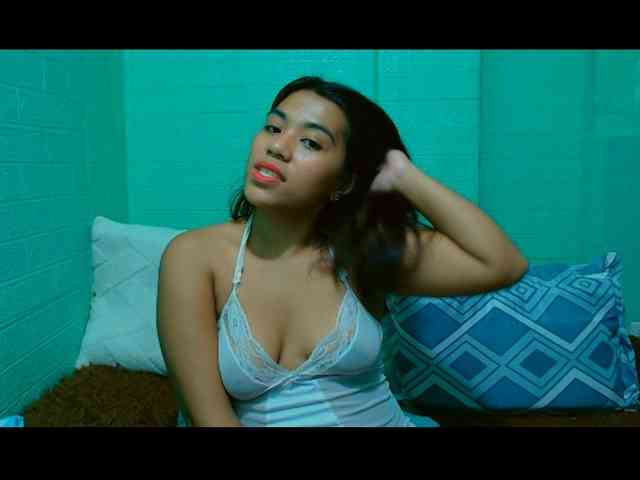 LynsKaye webcam