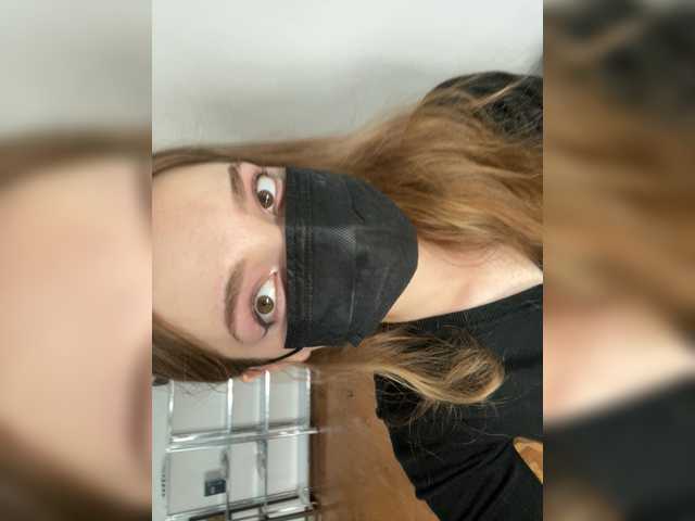 KarYY1 live cam on BongaCams