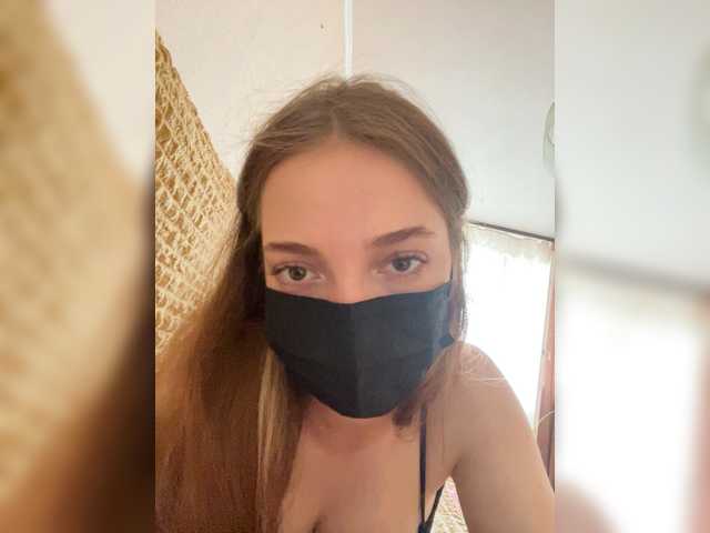 KarYY1 live cam on BongaCams