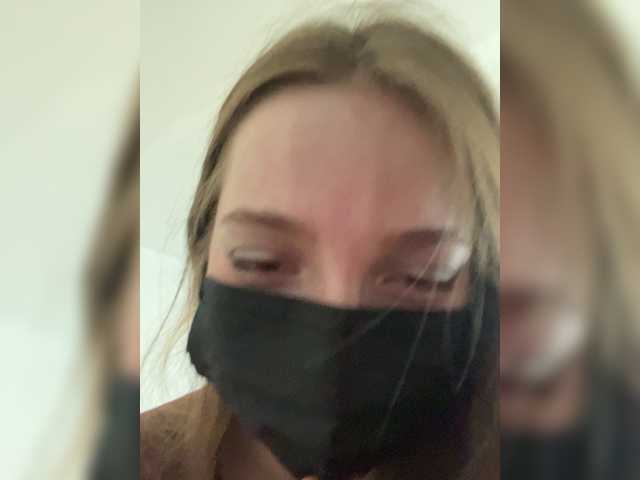 KarYY1 live cam on BongaCams