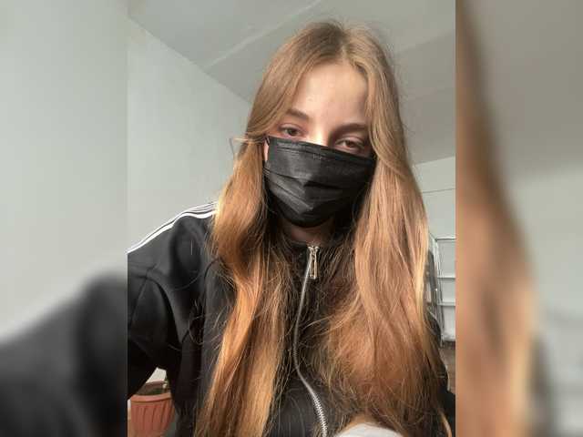 KarYY1 live cam on BongaCams