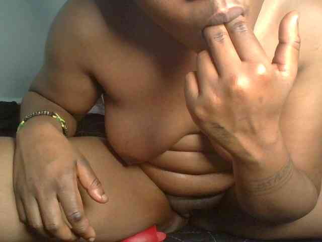 Ebony-tallie webcam