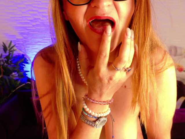 SiennaShinee live cam on BongaCams