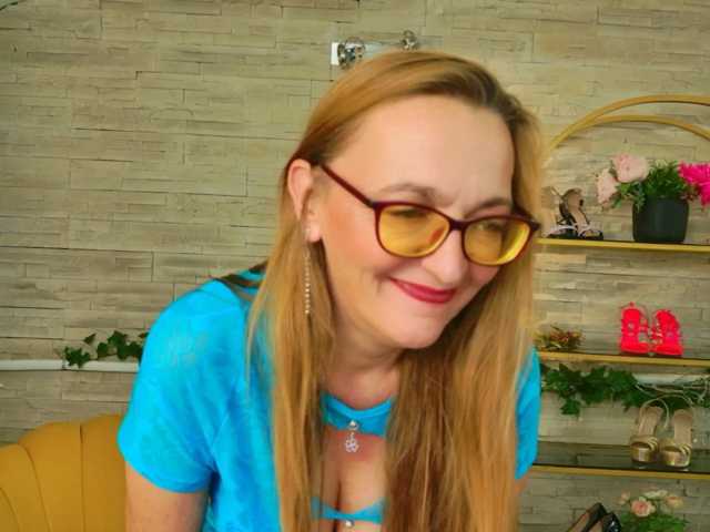 SiennaShinee live cam on BongaCams