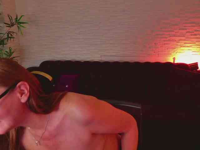 SiennaShinee webcam
