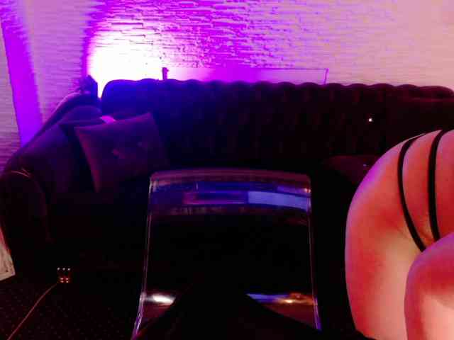 SiennaShinee webcam
