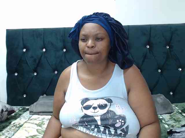 NickiAli webcam