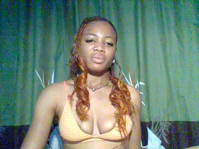 Juicypussy222 live cam on BongaCams