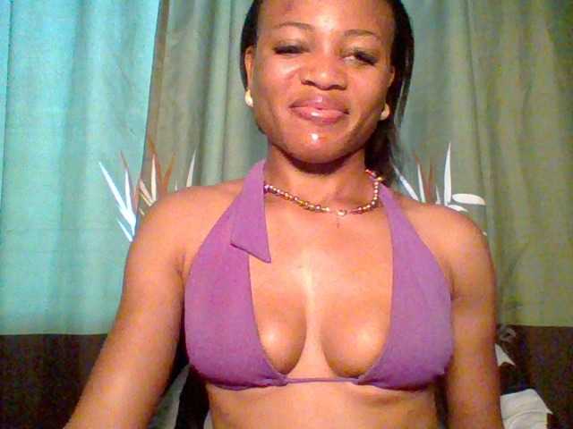 Juicypussy222 live cam on BongaCams
