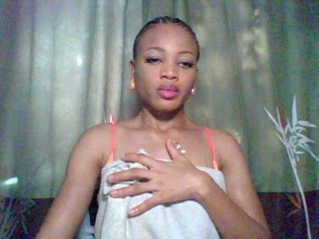 Juicypussy222 live cam on BongaCams