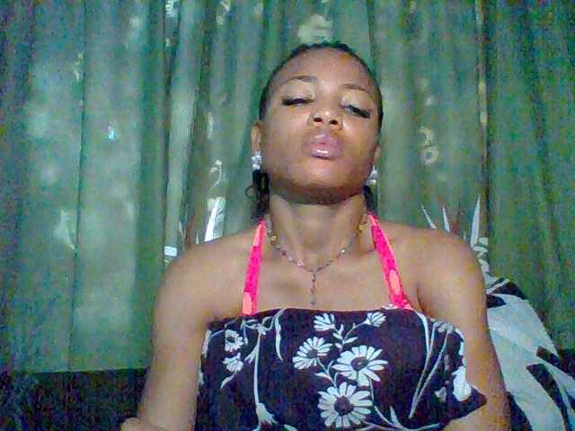 Juicypussy222 live cam on BongaCams