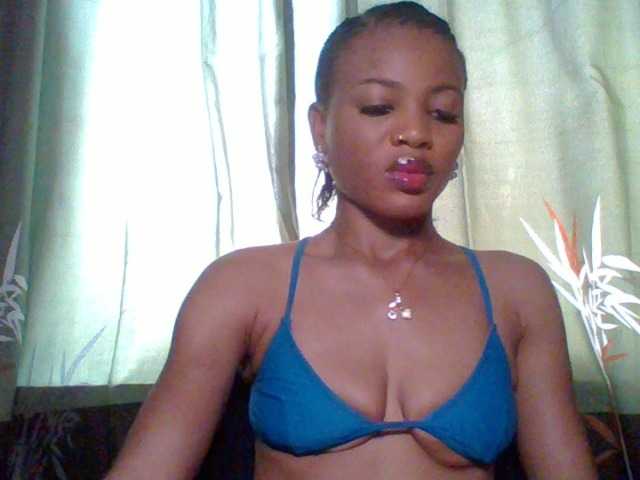 Juicypussy222 live cam on BongaCams