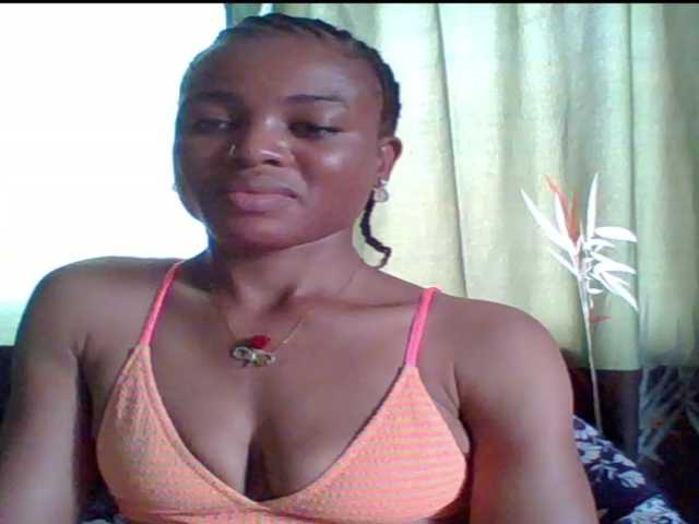 Juicypussy222 live cam on BongaCams