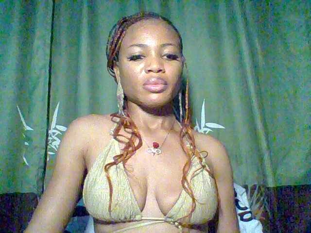 Juicypussy222 live cam on BongaCams