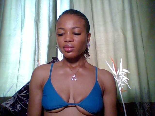Juicypussy222 live cam on BongaCams