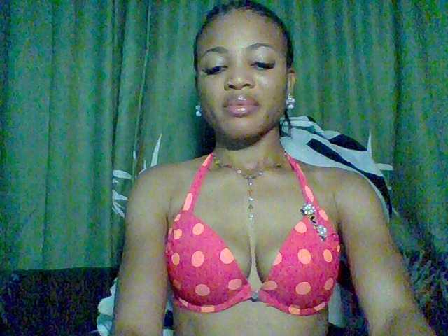 Juicypussy222 live cam on BongaCams