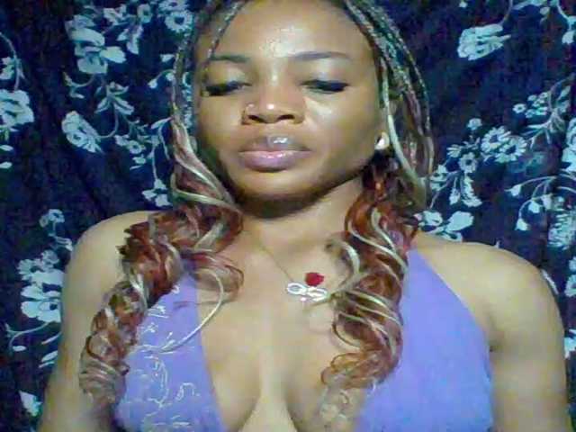 Juicypussy222 live cam on BongaCams