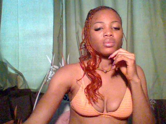 Juicypussy222 live cam on BongaCams