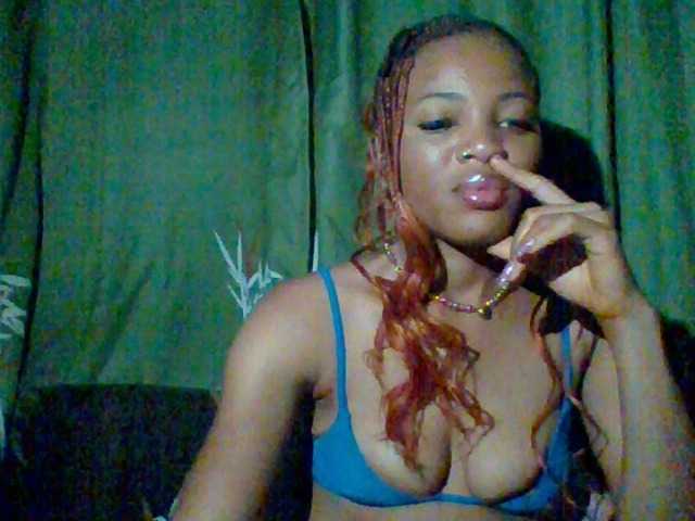 Juicypussy222 live cam on BongaCams