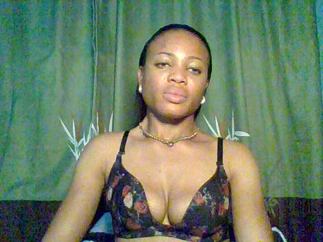 Juicypussy222 live cam on BongaCams