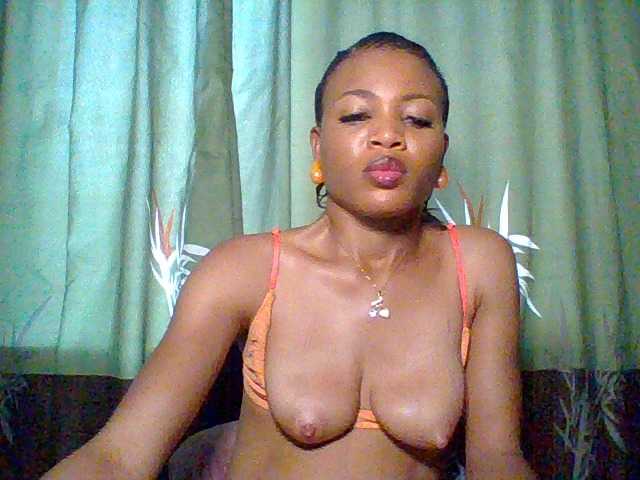 Juicypussy222 live cam on BongaCams