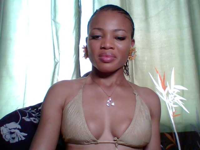 Juicypussy222 live cam on BongaCams