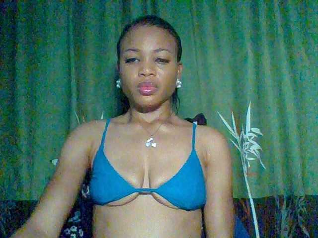 Juicypussy222 live cam on BongaCams