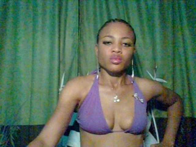 Juicypussy222 live cam on BongaCams