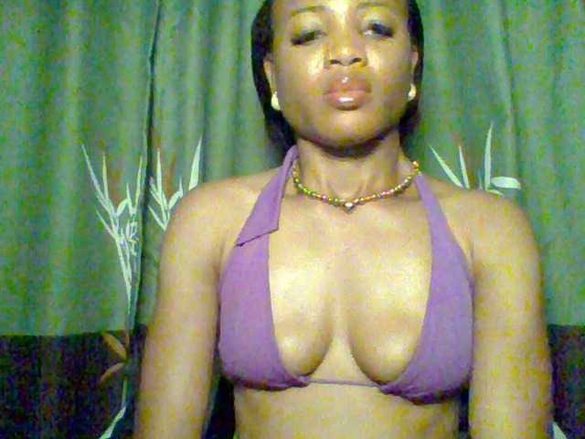 Juicypussy222 est une amatrice française qui est très bandante et propose des vidéos d'amatrices extrêmement coquines sur BongaCams. Découvrez ses tags uniques : Ebony,Brunette,Shaved,
