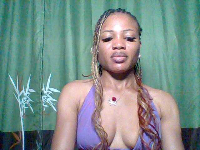 Juicypussy222 live cam on BongaCams