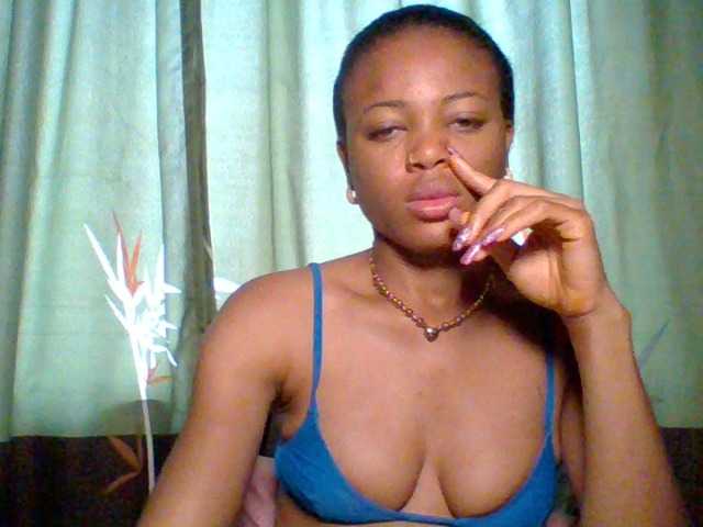 Juicypussy222 live cam on BongaCams