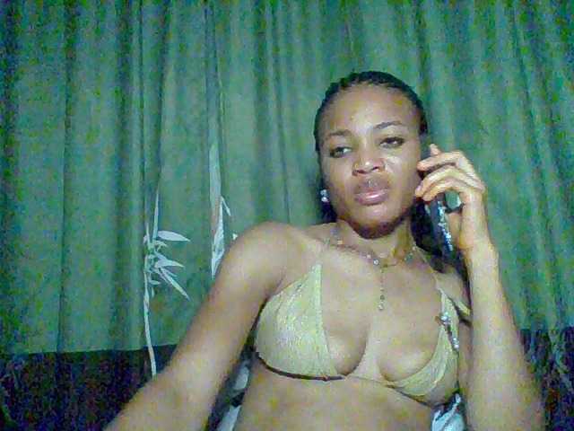 Juicypussy222 live cam on BongaCams