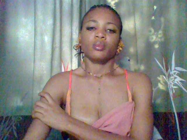 Juicypussy222 live cam on BongaCams