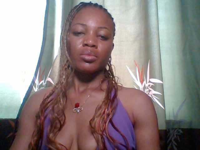 Juicypussy222 live cam on BongaCams
