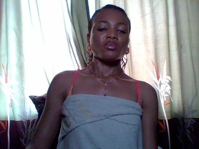 Juicypussy222 live cam on BongaCams
